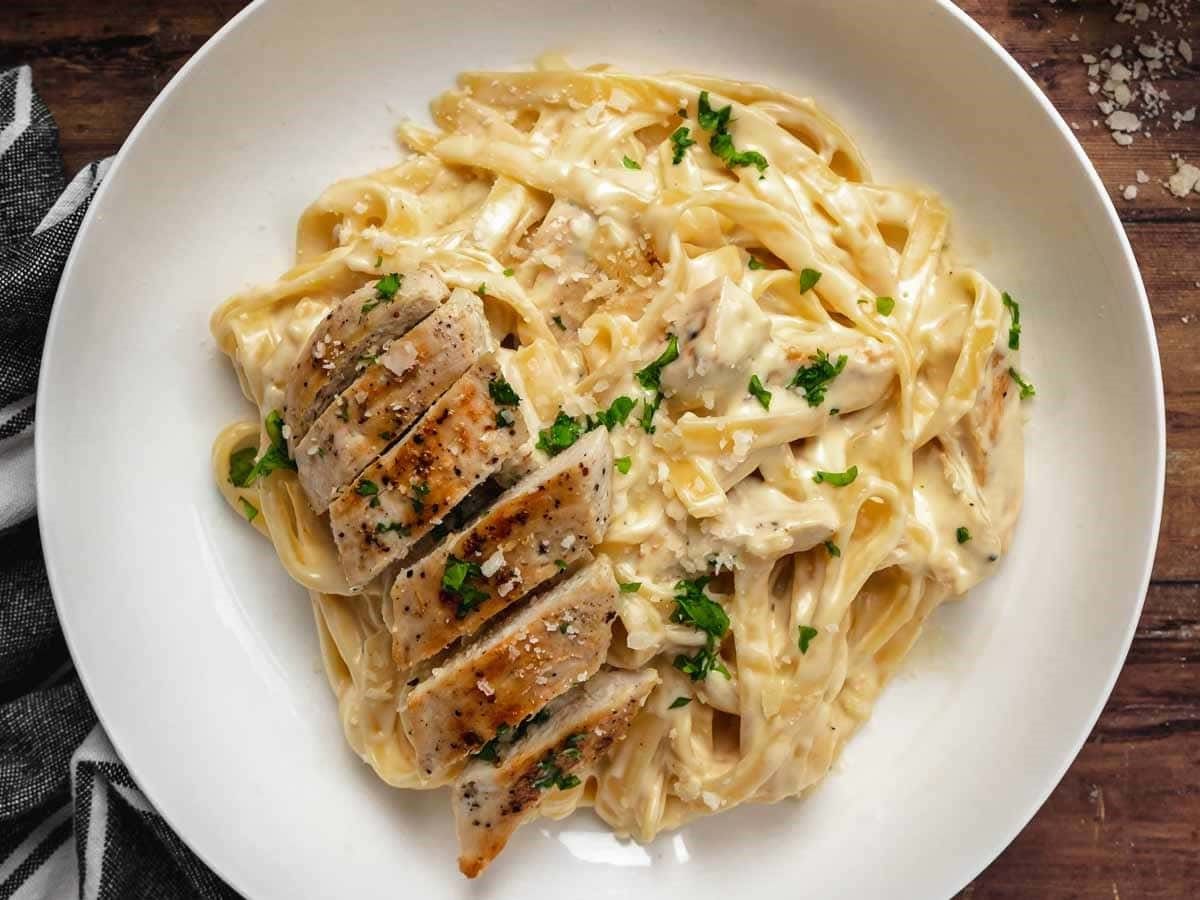 Homemade Chicken Alfredo Pasta: Creamy Comfort in Every Bite! | Forum ...