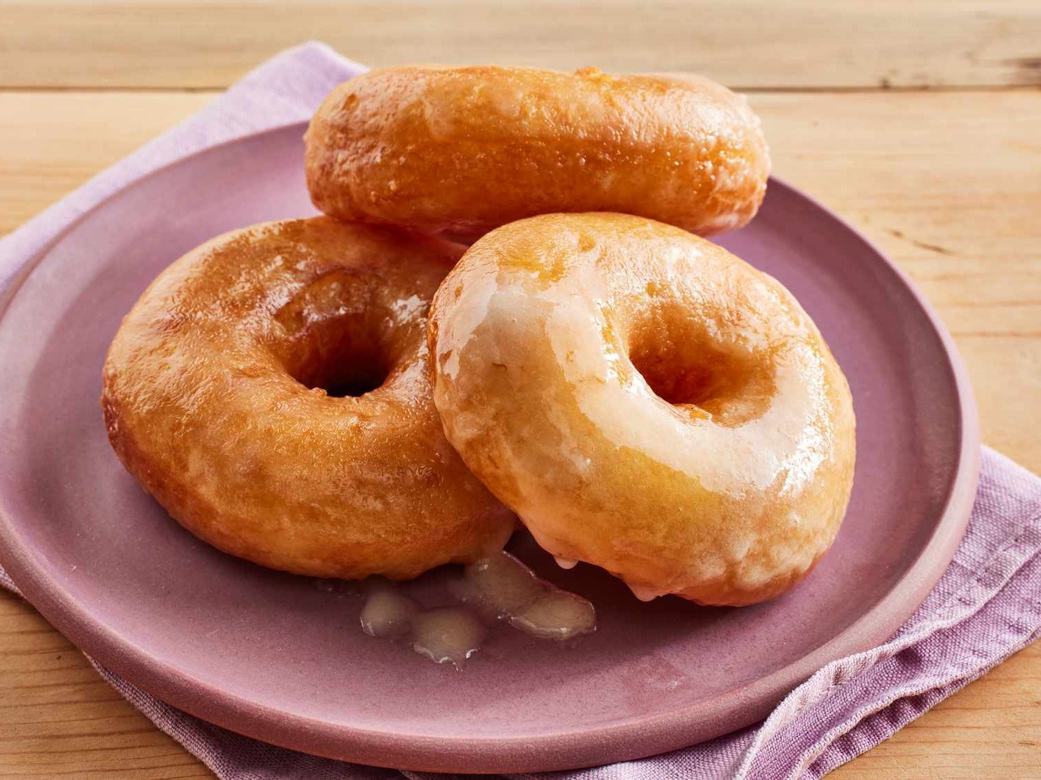 45921-crispy-and-creamy-doughnuts-DDMFS-4x3-4266734872014eeebaeddbe56452e18d.jpg