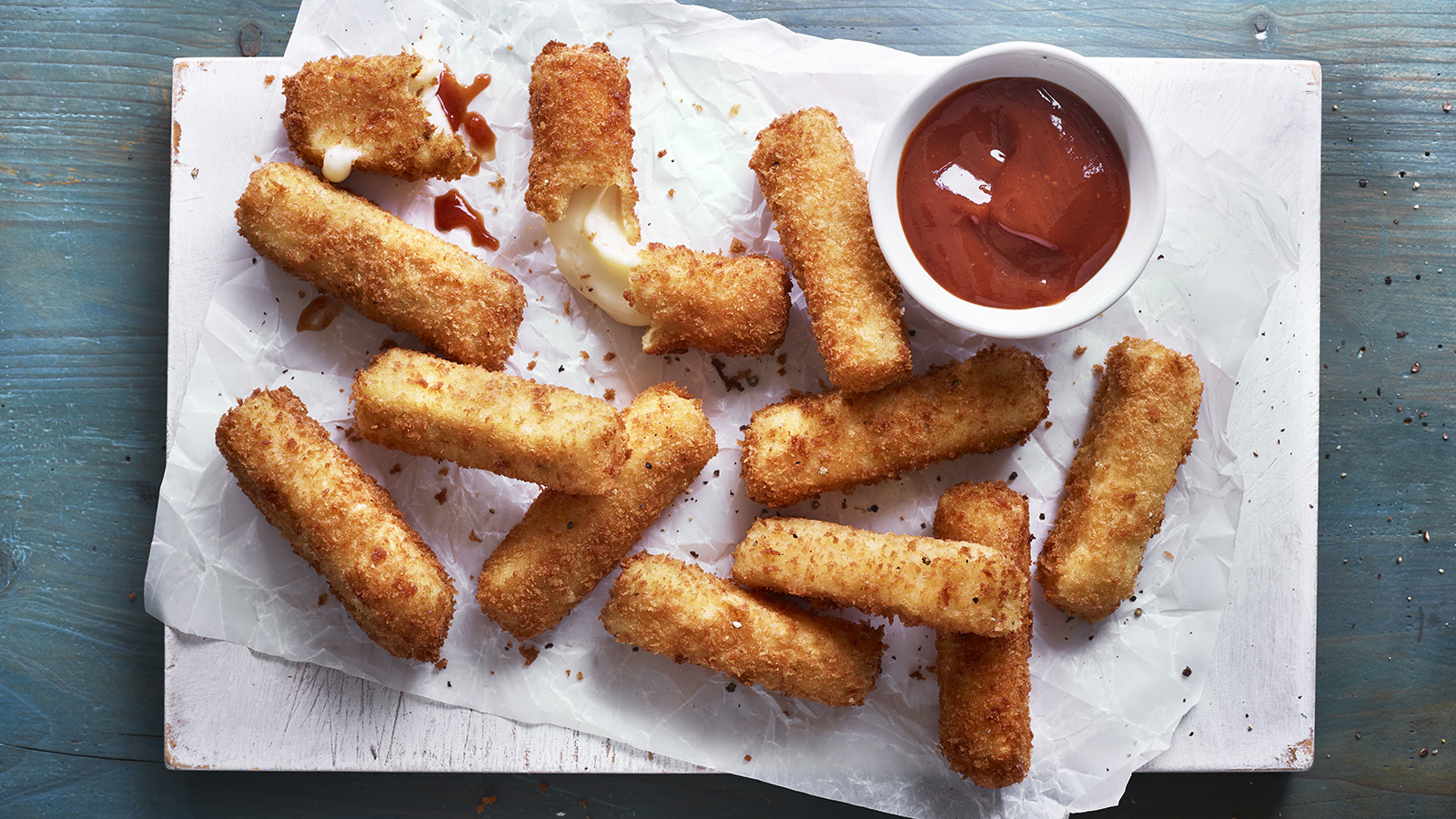 Air Fryer Crispy & Cheesy Mozzarella Sticks Recipe 🍕✨.jpg