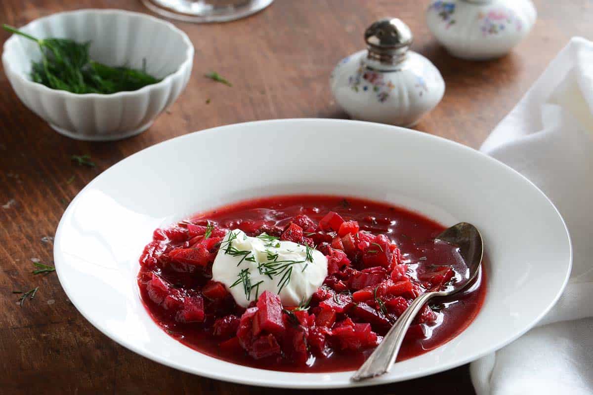 borscht-soup-in-bowl-with-sour-cream-and-dill.jpg