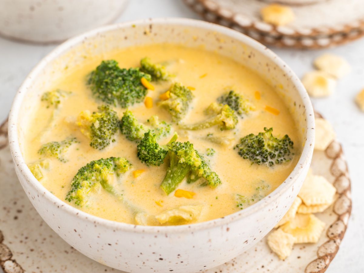 BROCCOLI CHEESE SOUP (1).jpg