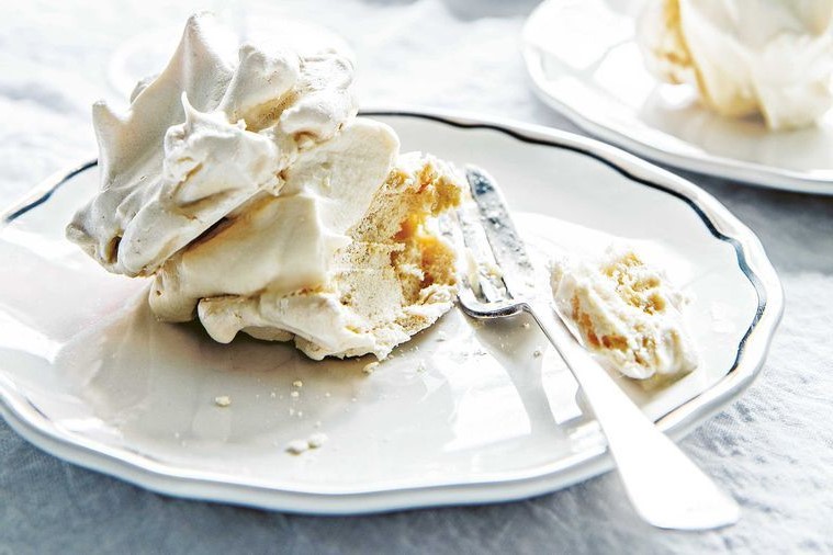 Brown Sugar Meringues with Salted Caramel Cream Recipe | Forum.Recipes.net