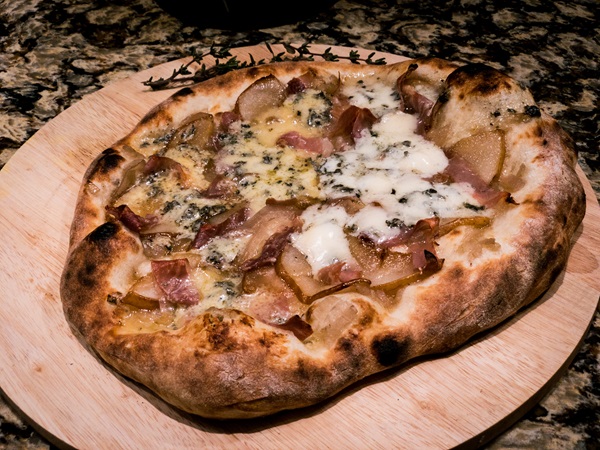 Caramelized Onion and Pear Pizza.jpg