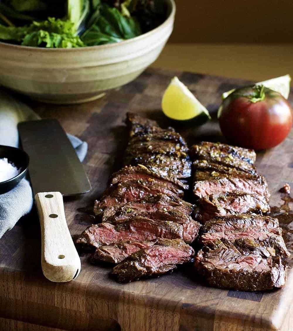 Carne-Asada-thinly-sliced-across-the-grain.jpg