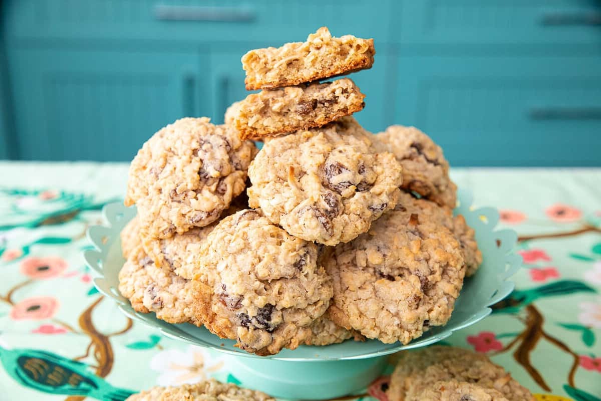 Chewy Oatmeal Cookies (1).jpg