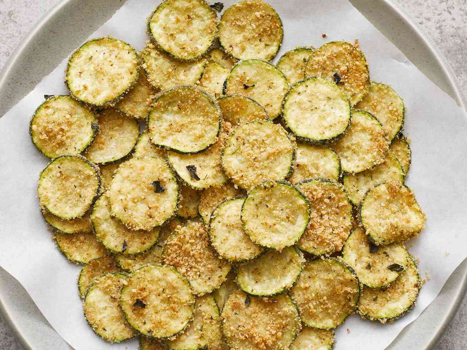 Crunchy Baked Zucchini Chips Recipe 🥒✨.jpg