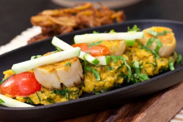 Curried scallops with coconut and coriander dhal and apple salad 🍛.jpg