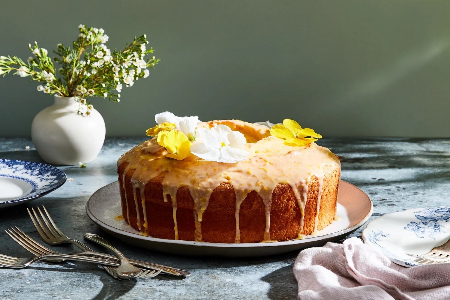 Daffodil-Cake.jpg