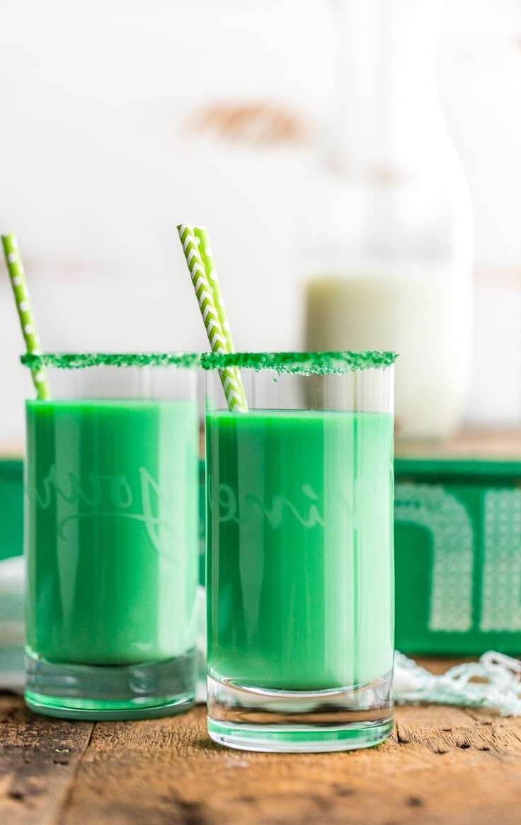 Green Mint Vanilla Milk (St. Patty’s Day Drink).jpg
