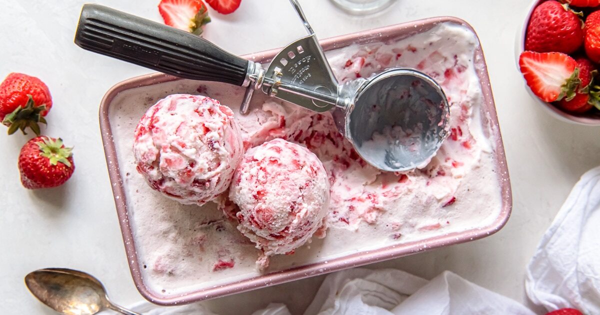 Homemade Strawberry Ice Cream (1).jpg