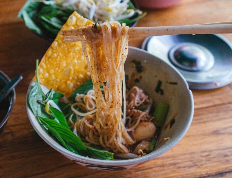 Kuay Teow Reua (Boat Noodles).jpg