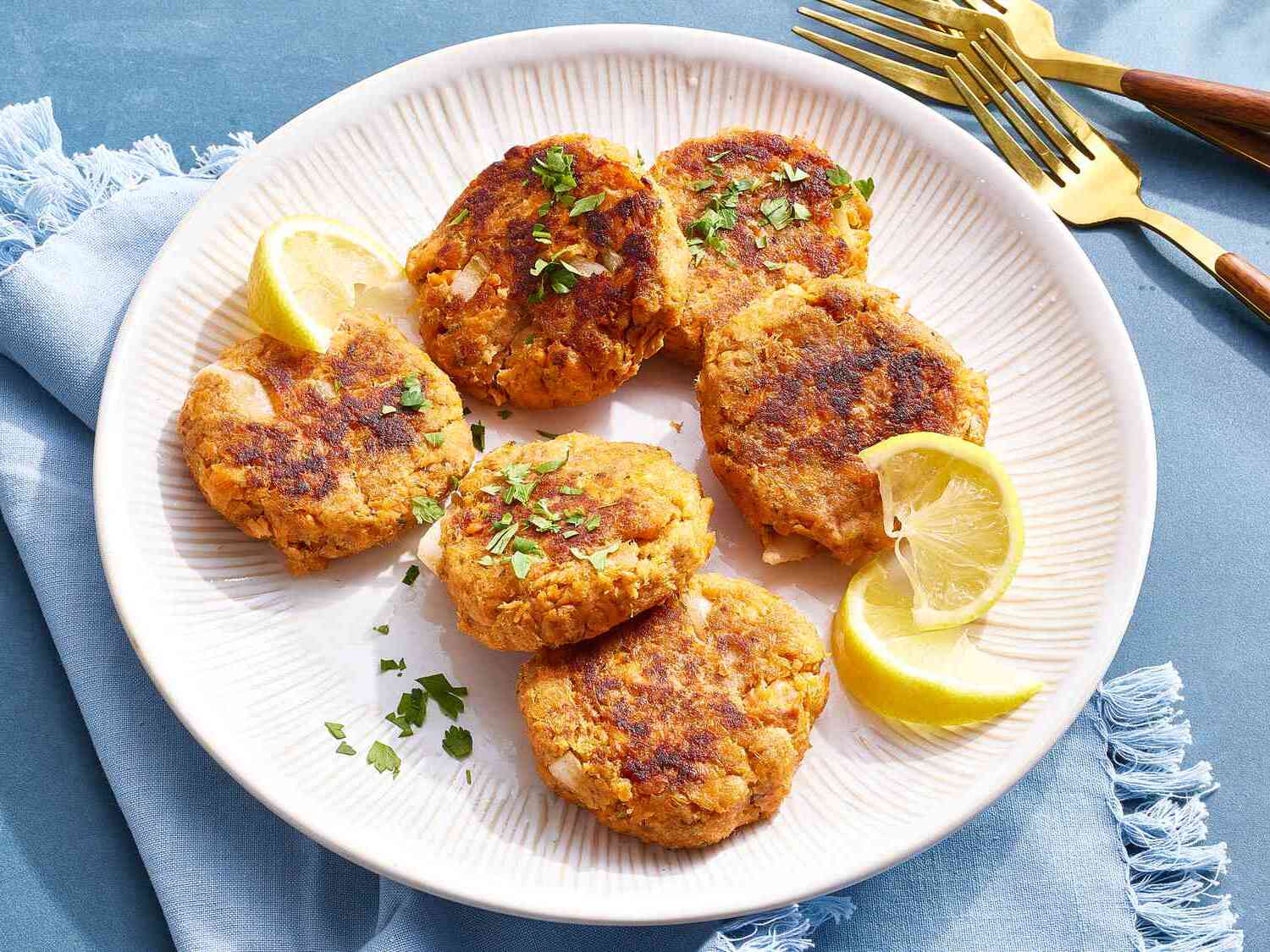 Salmon Cakes (Salmon Patties) (1).jpg