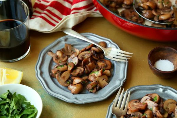 SAUTÉED MUSHROOMS WITH RED WINE.jpg