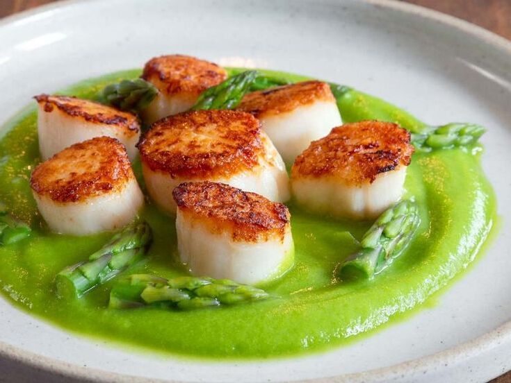 Sautéed Scallops with Asparagus .jpg