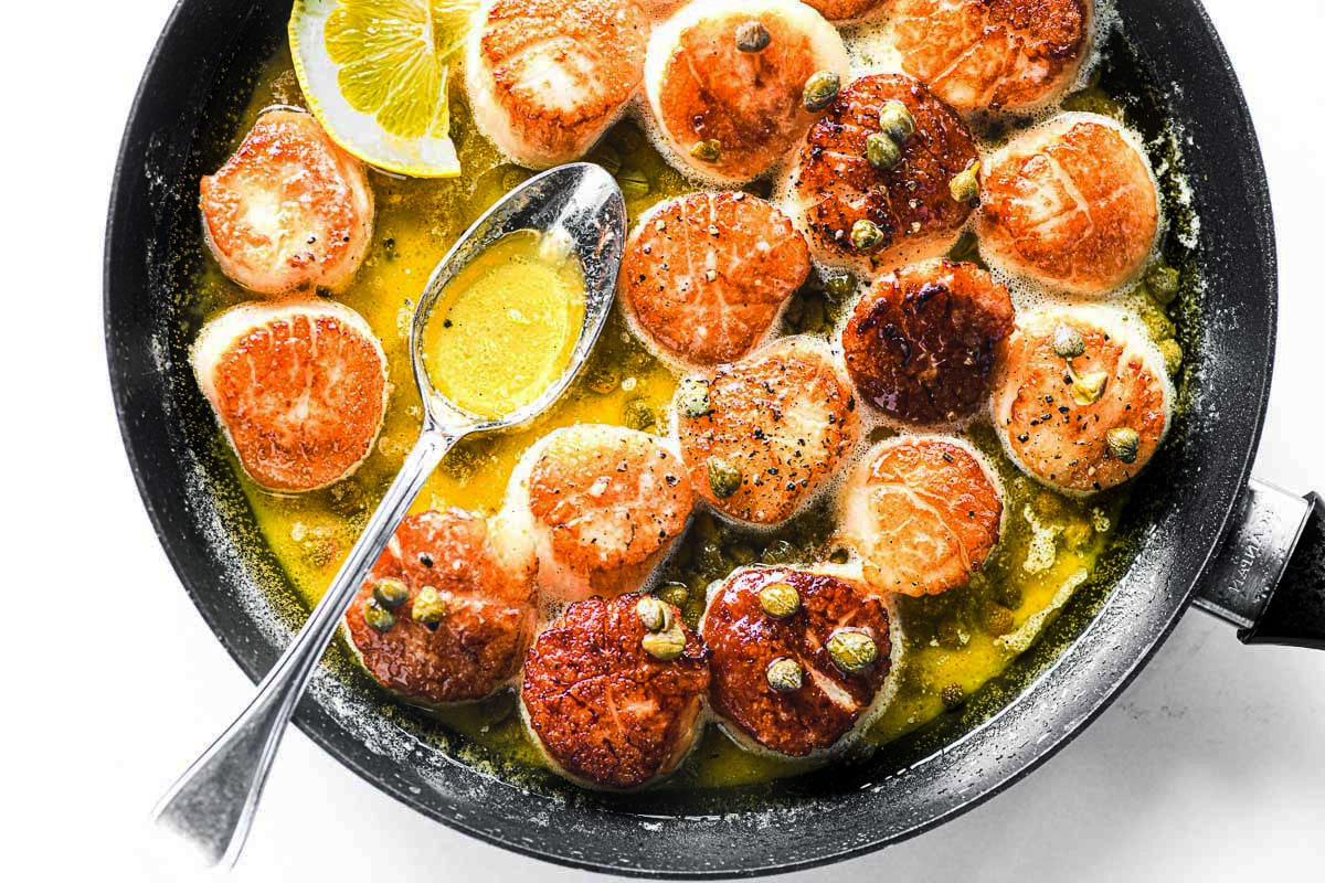 Seared scallops with lemon butter.jpg