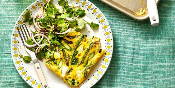 sheet pan asparagus fritata.jpg