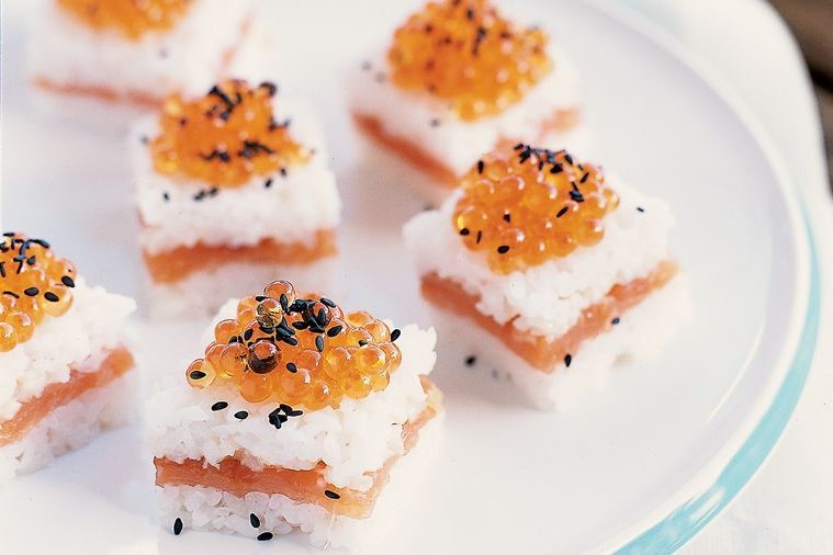 smoked-salmon-sushi-10501-1.jpg