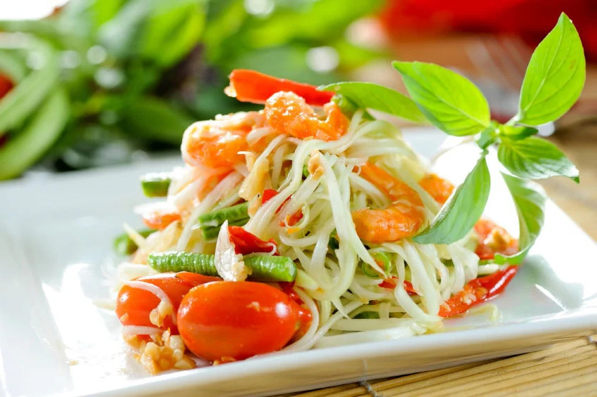 Som Tum Thai (Green Papaya Salad).jpg