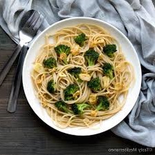 Spaghetti Aglio e Olio with Broccoli.jpg