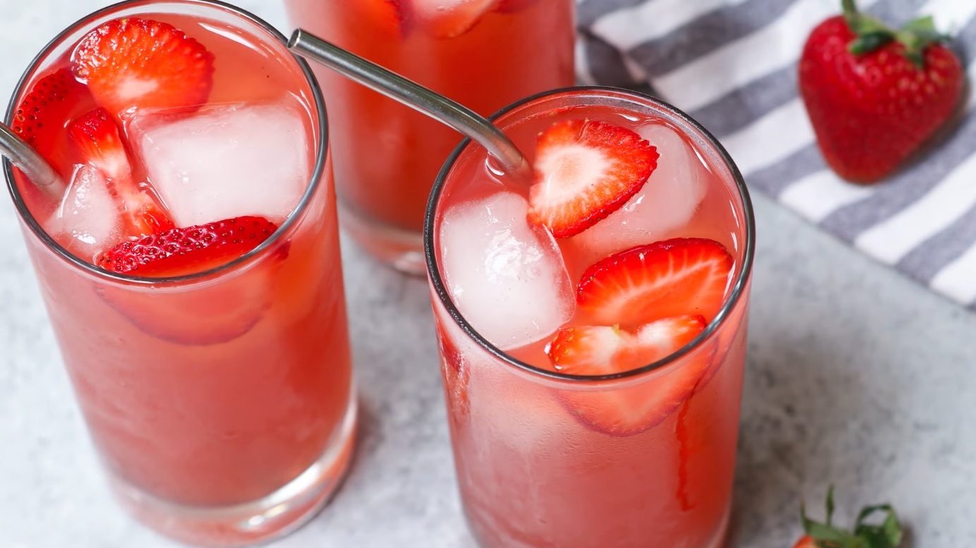 Strawberry Acai Refresher Recipe.jpg