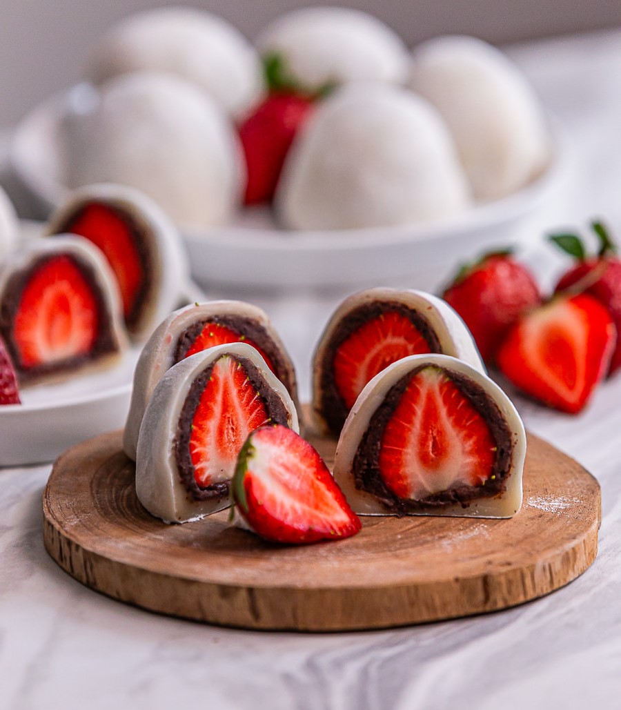 Strawberry Mochi (Ichigo Daifuku).jpg