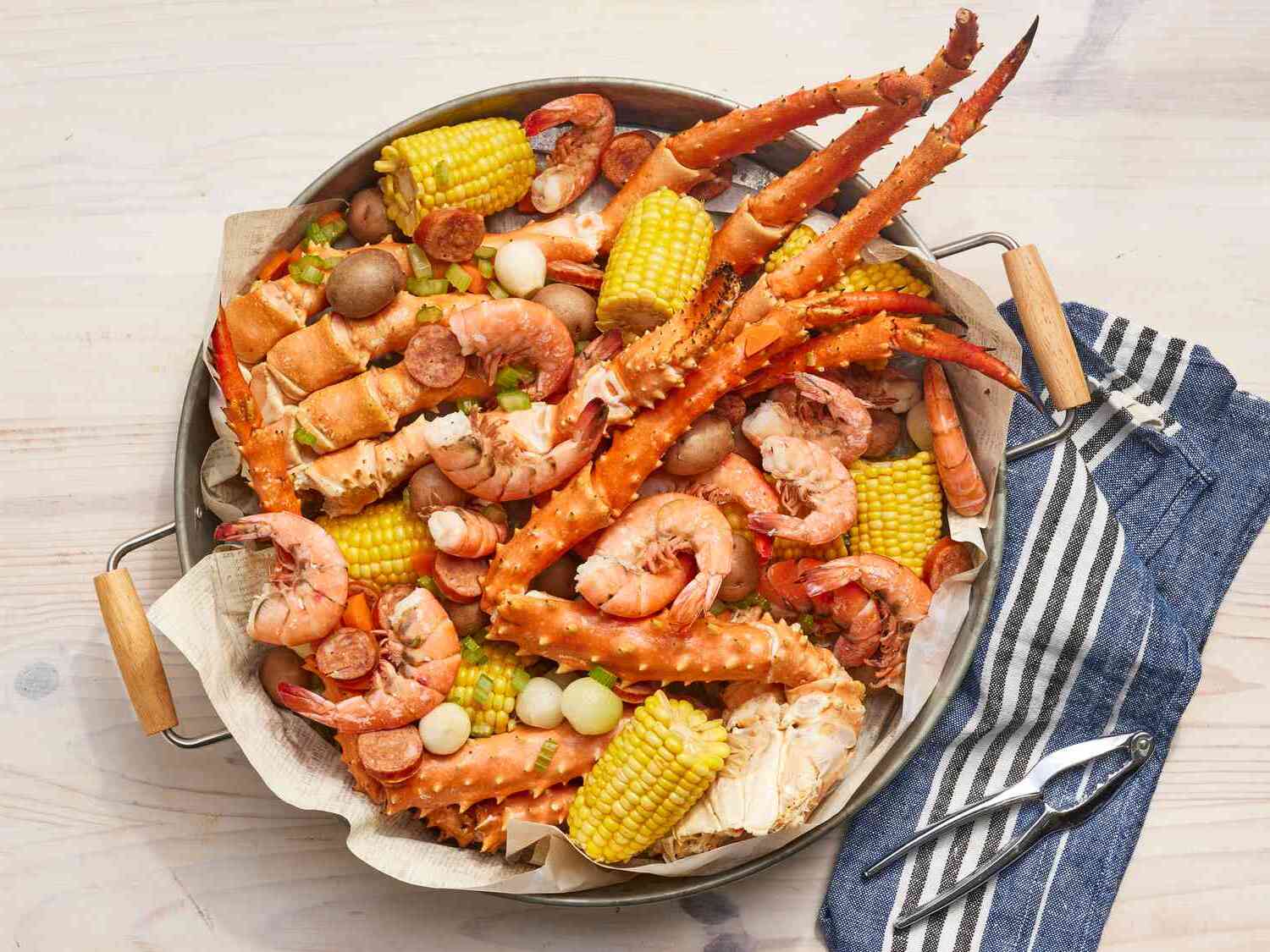 Ultimate Seafood Boil Feast Recipe! 🦞🦐🌽🔥.jpg