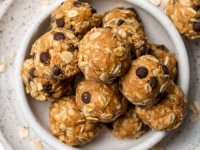 peanut butter oats balls.jpg